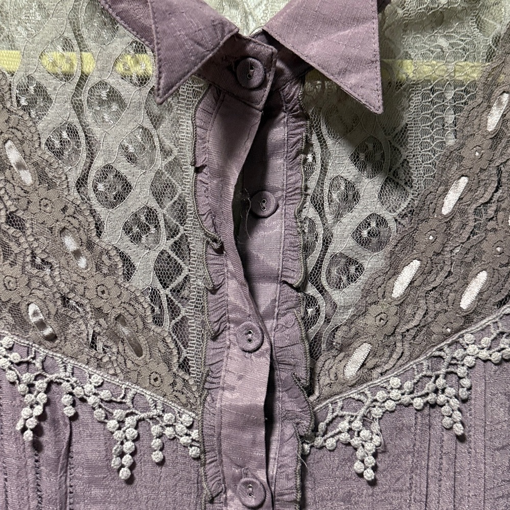 Pretty Angel Mauve Lace Button-Up Top - Picture 2 of 8